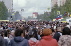 Улицы и жители Нижневартовска через телеобъектив Tamron 200-400 (камера Nikon F90)