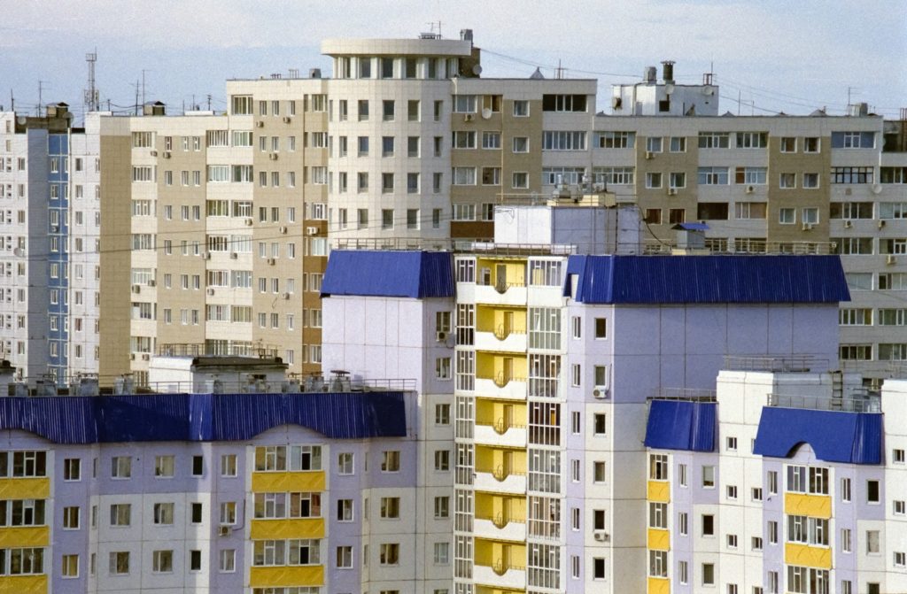 Крыши Нижневартовска через объектив Tamron 200-400 (камера Nikon F90)
